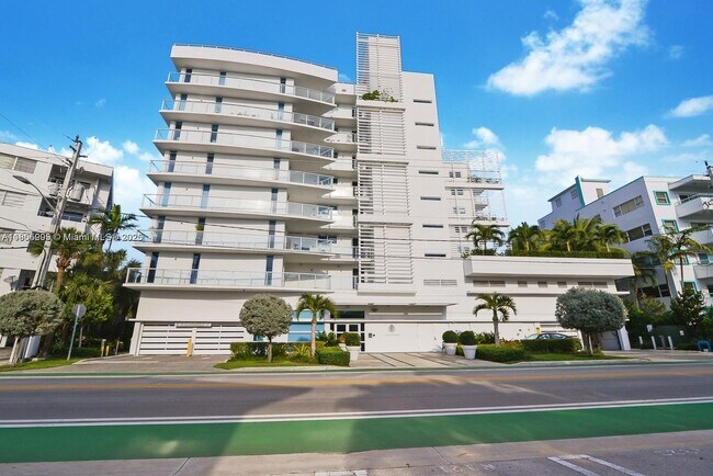 Building Photo - 9821 E Bay Harbor Dr