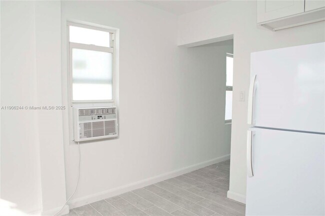 Building Photo - 1323 N Federal Hwy