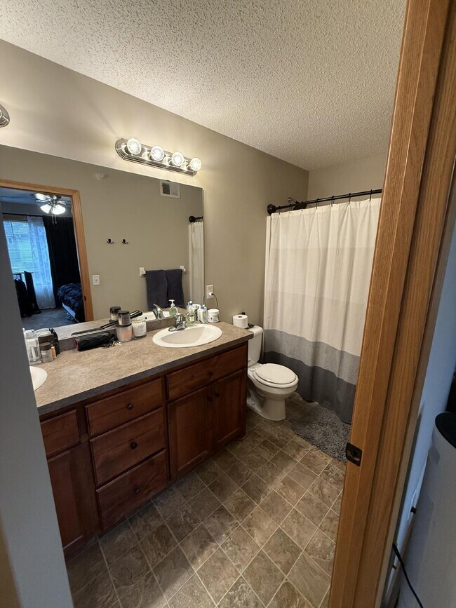 Building Photo - Roomy four-bed three-bath + loft townhome ...