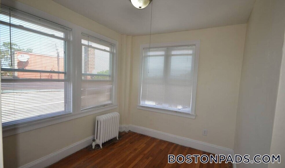 Building Photo - 244 Kelton St
