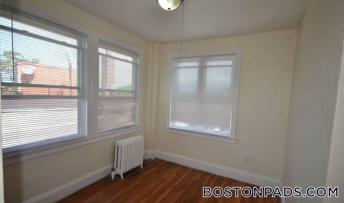 Building Photo - 244 Kelton St