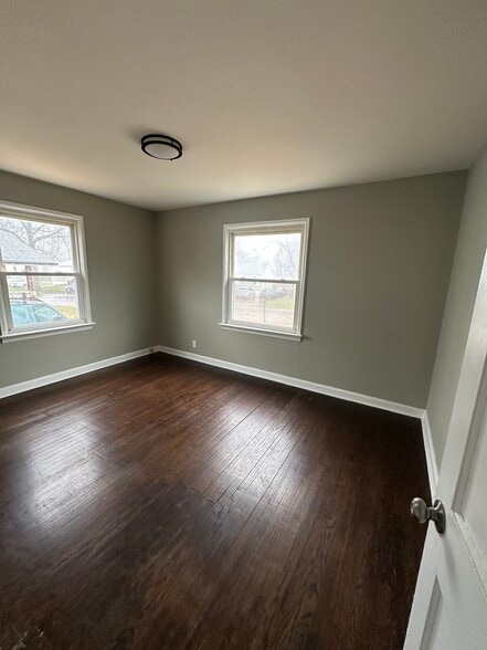 Building Photo - 2018 Raven Dr