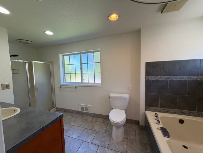 Building Photo - 2814 Mission Beach Heights Rd