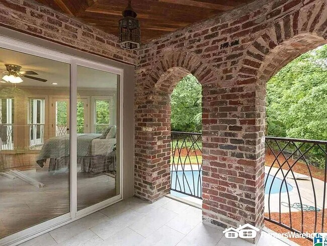 Building Photo - Remarkable 5 bedroom 6 bathroom estate loaded with charm