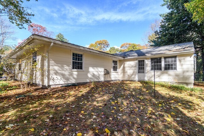 Building Photo - 3 Hickory Ln