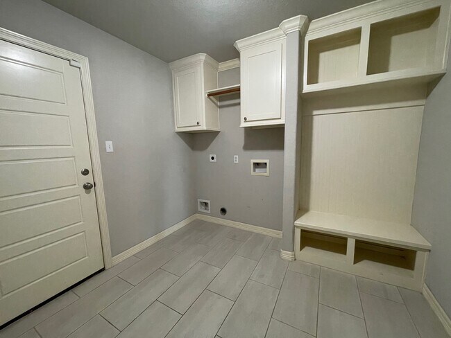 Building Photo - 107 Freedom