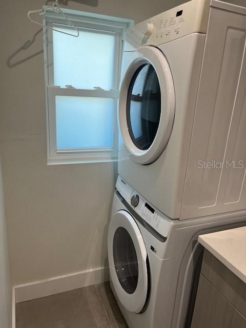 Building Photo - 2220 E Vina Del Mar Blvd