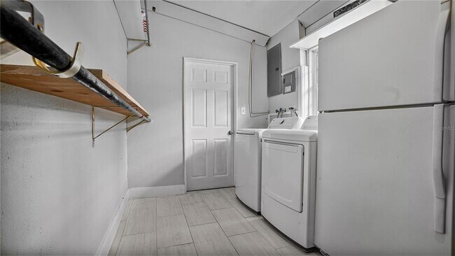 Building Photo - 2992 Chantilly Ave