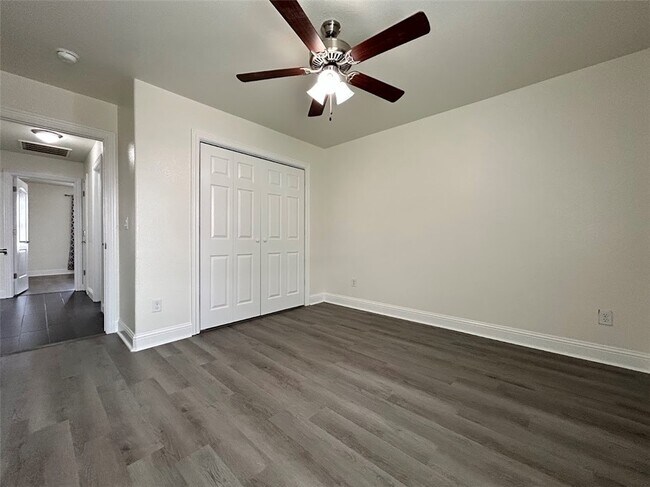 Building Photo - 910 Sunset Ln