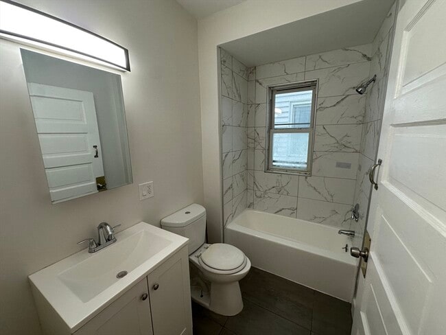 Building Photo - 765 Broadway