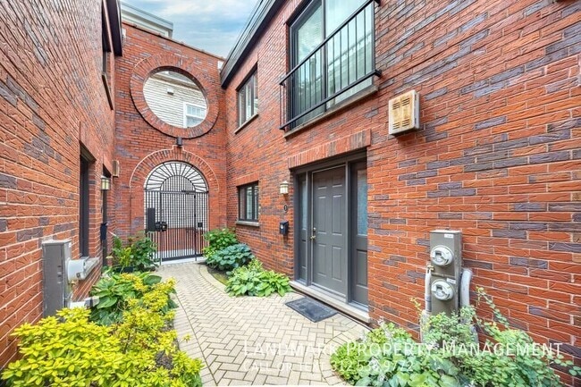 Building Photo - 1720 N Orchard St