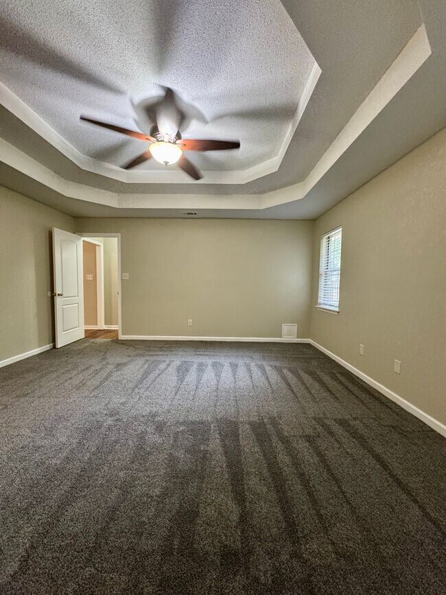 Building Photo - Your Private Retreat 3 Bedroom 2 Bath RentalAwaits!