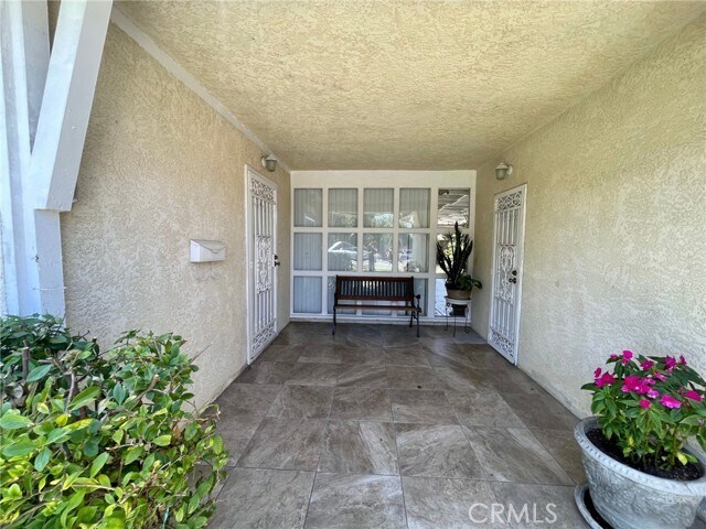 Building Photo - 861 Helmsdale Ave