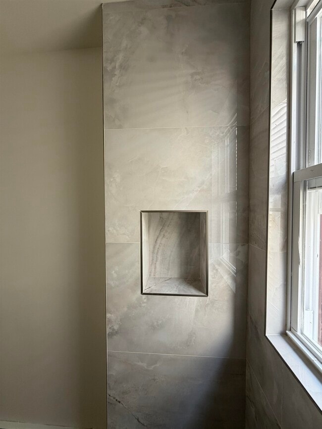 Building Photo - 132 Bayview Ave