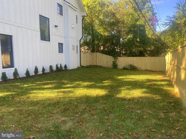 Building Photo - 8616 Jones Mill Rd