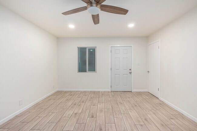 Building Photo - 5107 N 28th Dr