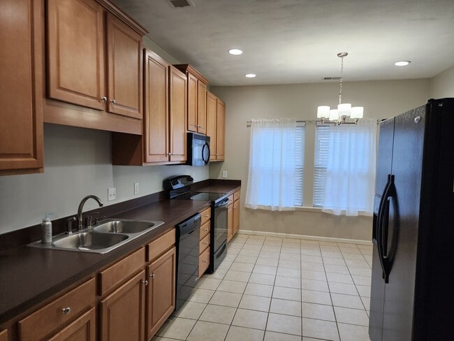 Building Photo - Beautiful Luxury Townhome in New Kent County