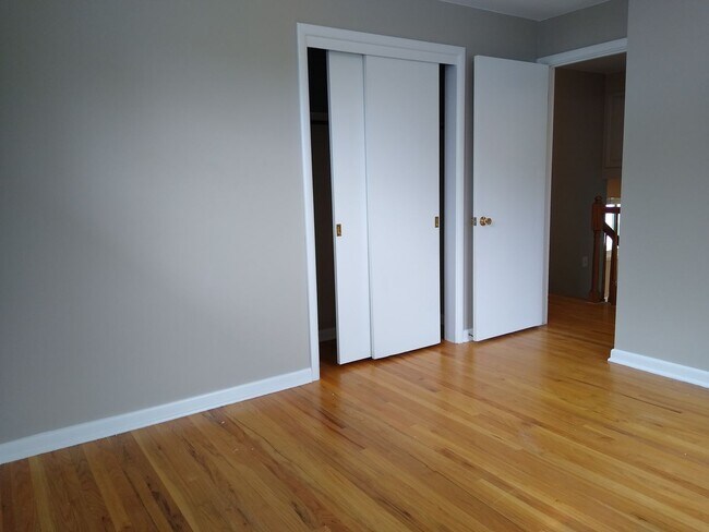 Building Photo - Stunning 4 bedroom 2 bath Virginia Village...