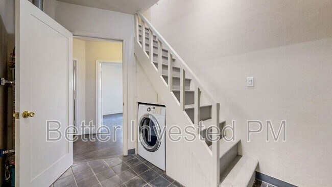 Building Photo - 210 Brown St