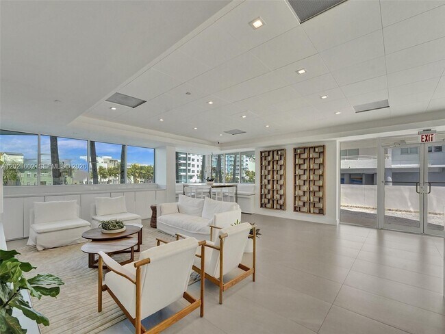 Building Photo - 5900 Collins Ave
