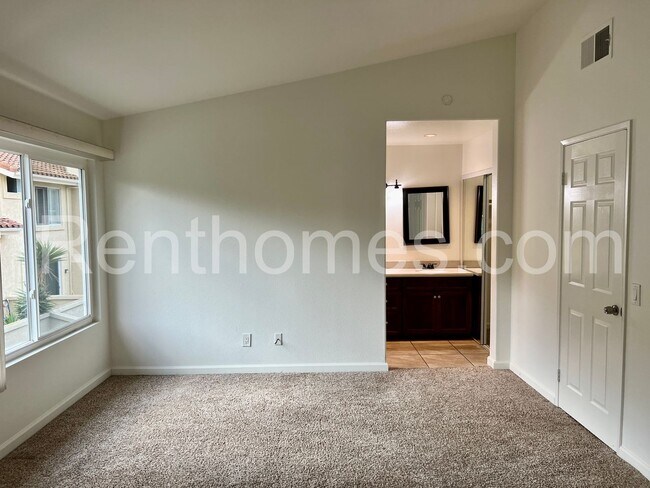 Building Photo - 10960 Creekbridge Pl