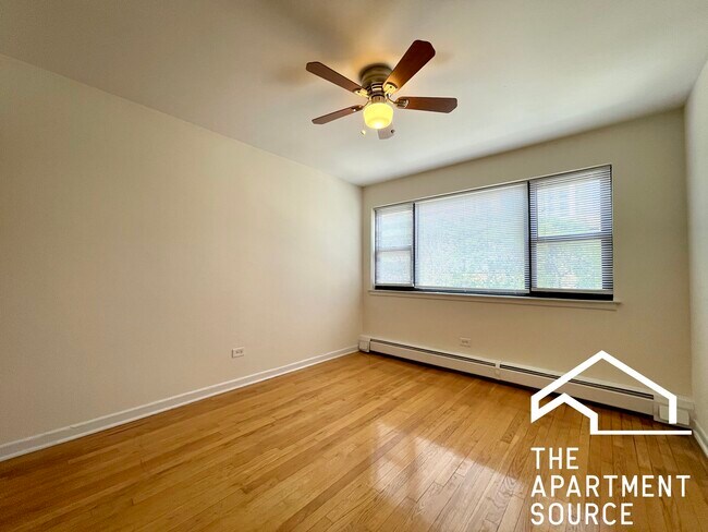 Building Photo - 6002 N Kenmore Ave