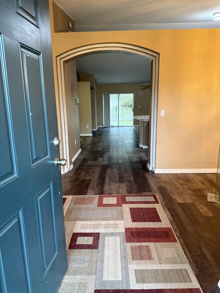 Building Photo - 49 Hemlock Trce