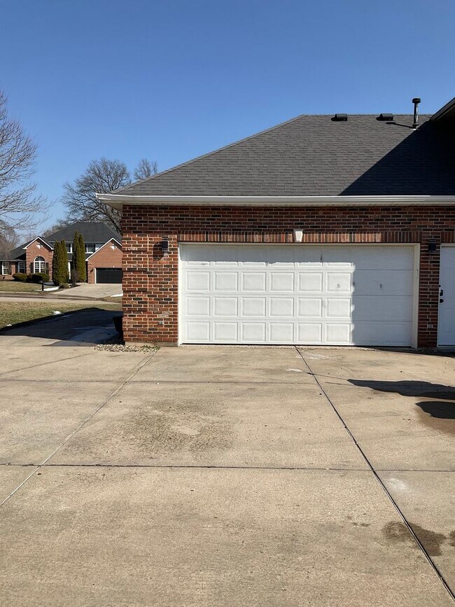 Building Photo - 2903 Lake Lorraine Cove