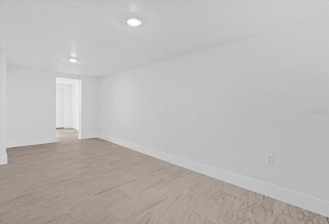 Building Photo - 5851 SE Drew Rd