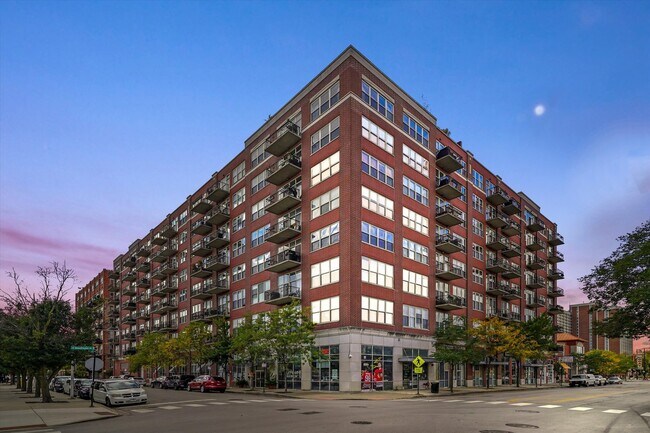 Building Photo - 6 S Laflin St