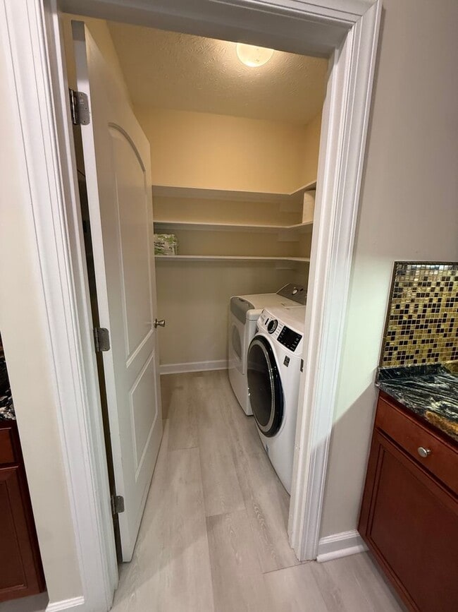 Building Photo - MOVE IN SPECIAL: 1/2 OFF FIRST FULL MONTHS RENT WITH A 12 MONTH LEASE!! 3BR/3BA in Prime Gallatin...