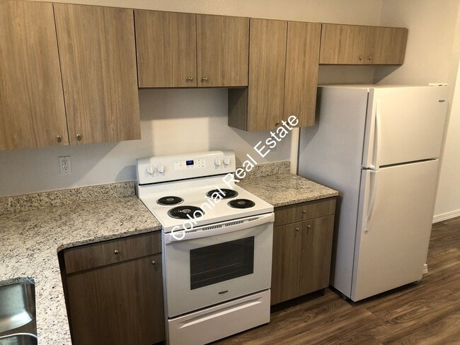 Building Photo - 301 Alamo St