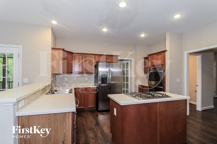 Building Photo - 729 Tall Oaks Dr