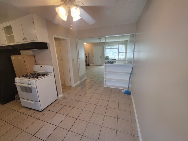 Building Photo - 4505 Canoga St