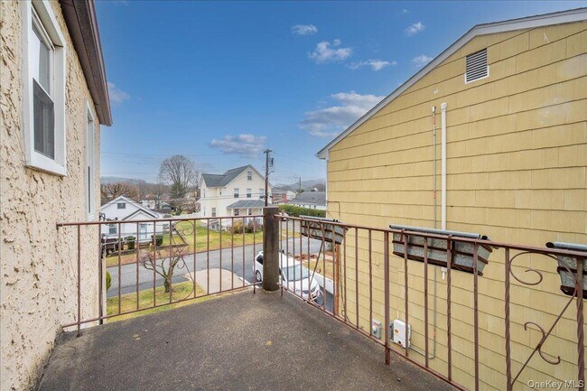 Building Photo - 95 King St