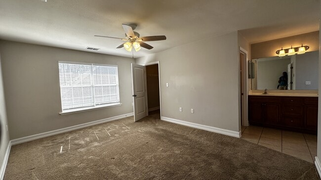 Building Photo - 1561 Crescent Hills Dr