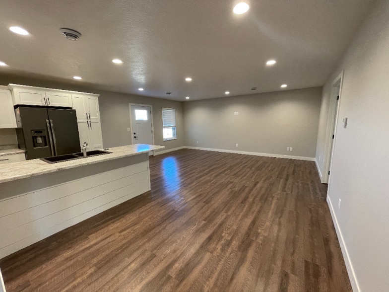 Building Photo - 2912 Sportsmans Dr