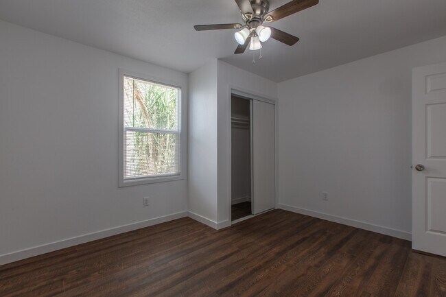 Building Photo - 5421 S Gramercy Pl