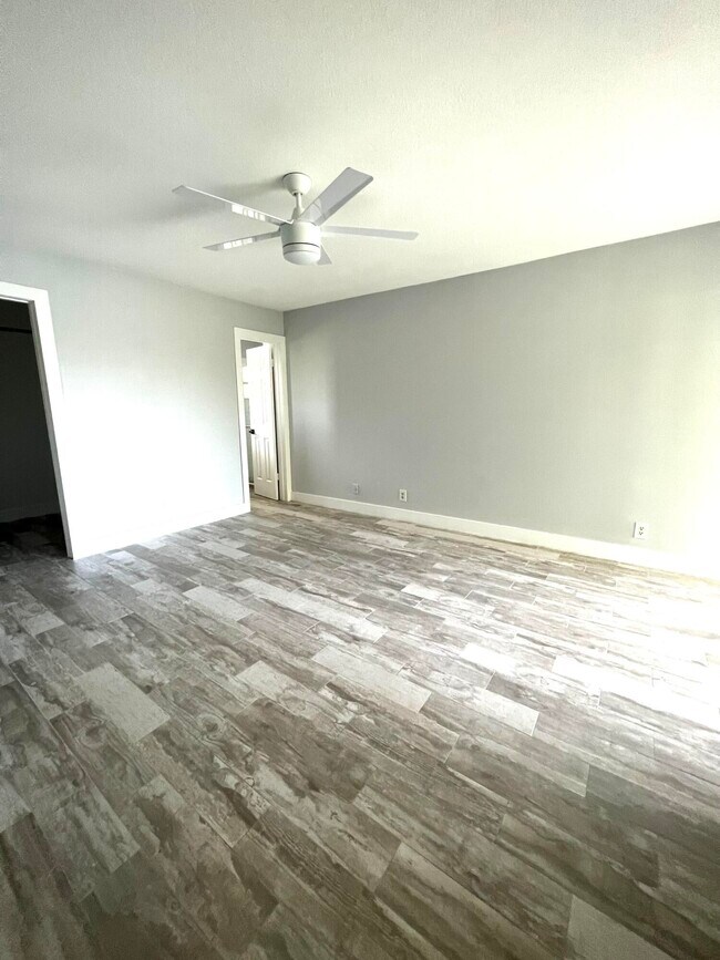 Building Photo - 2 Vía De Casas Sur