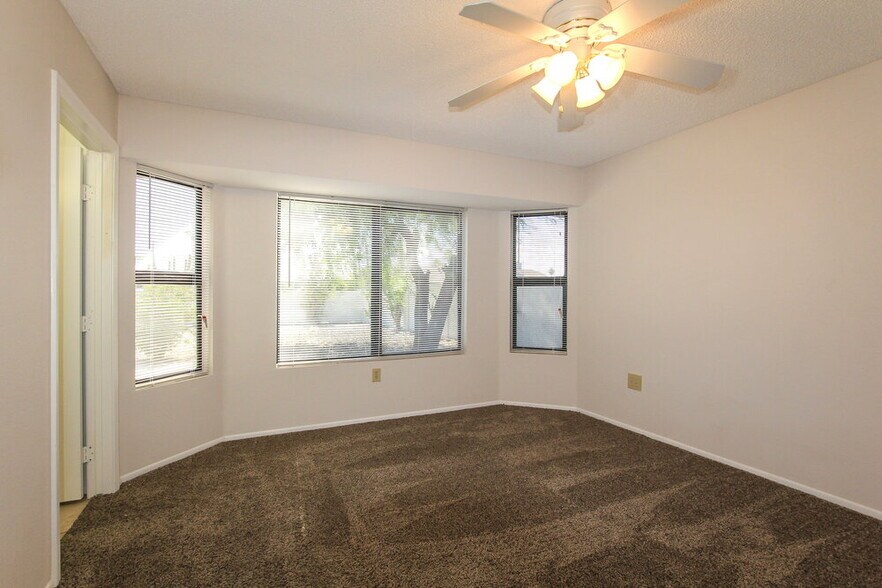 Building Photo - 17614 N 133rd Dr