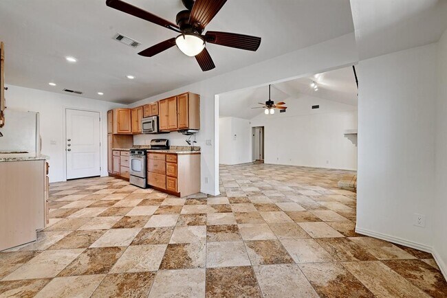 Building Photo - 1317 Meadgreen Cir