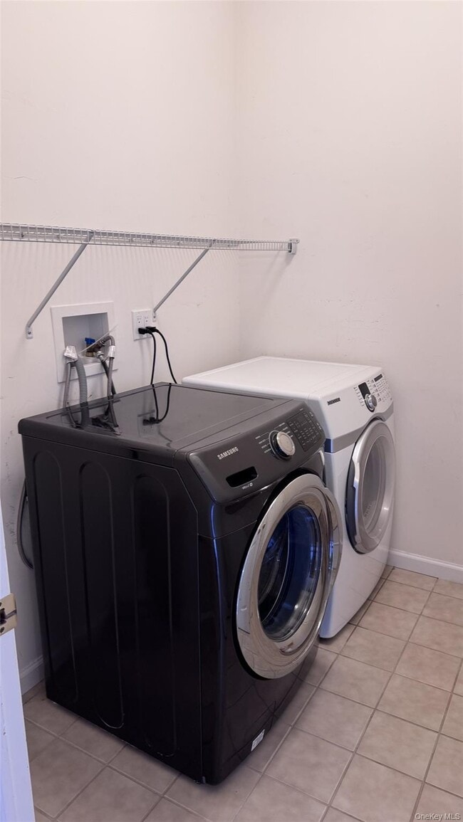 Building Photo - 245 Buttonwood Way