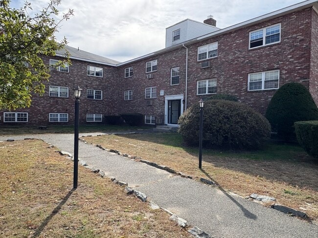 Building Photo - Bright 2-Bedroom Condo in Presidential Par...