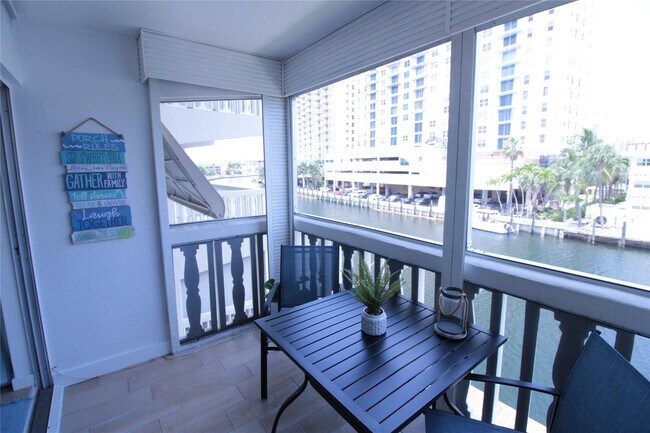 Building Photo - 440 Paradise Isle Blvd