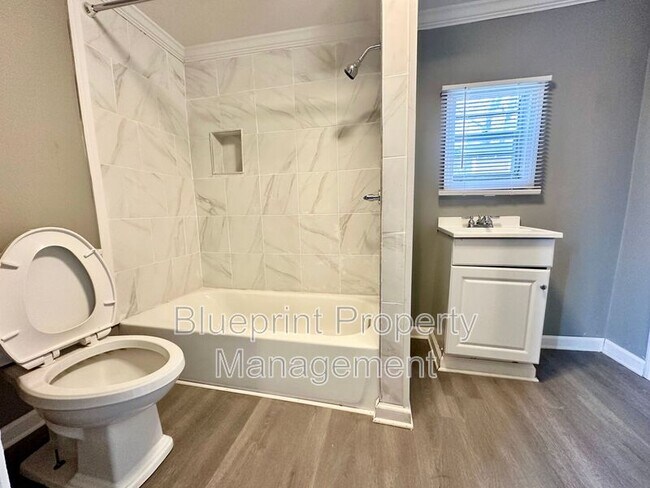 Building Photo - 3616 Maple Ave SW