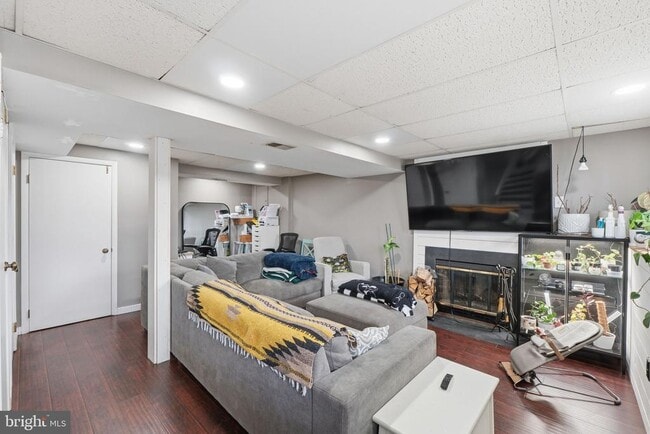 Building Photo - 117 Village Way