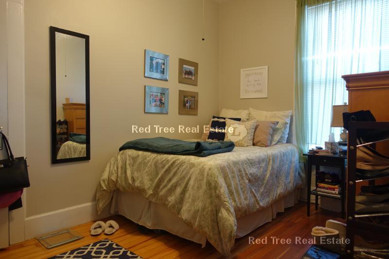 Building Photo - 554 E 4th St