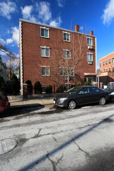 Building Photo - 123 Inman St