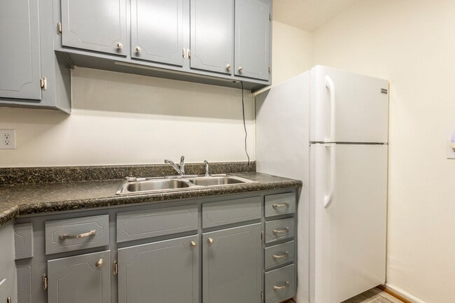 Building Photo - 223 Stribling Ave