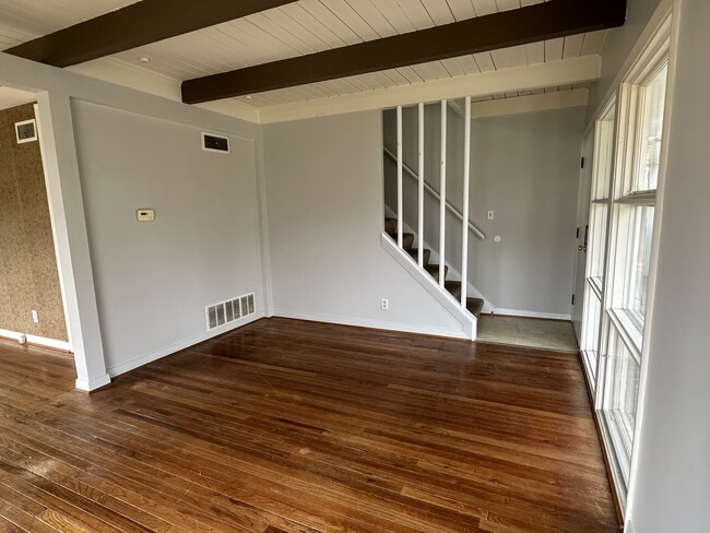 Building Photo - WCA 320